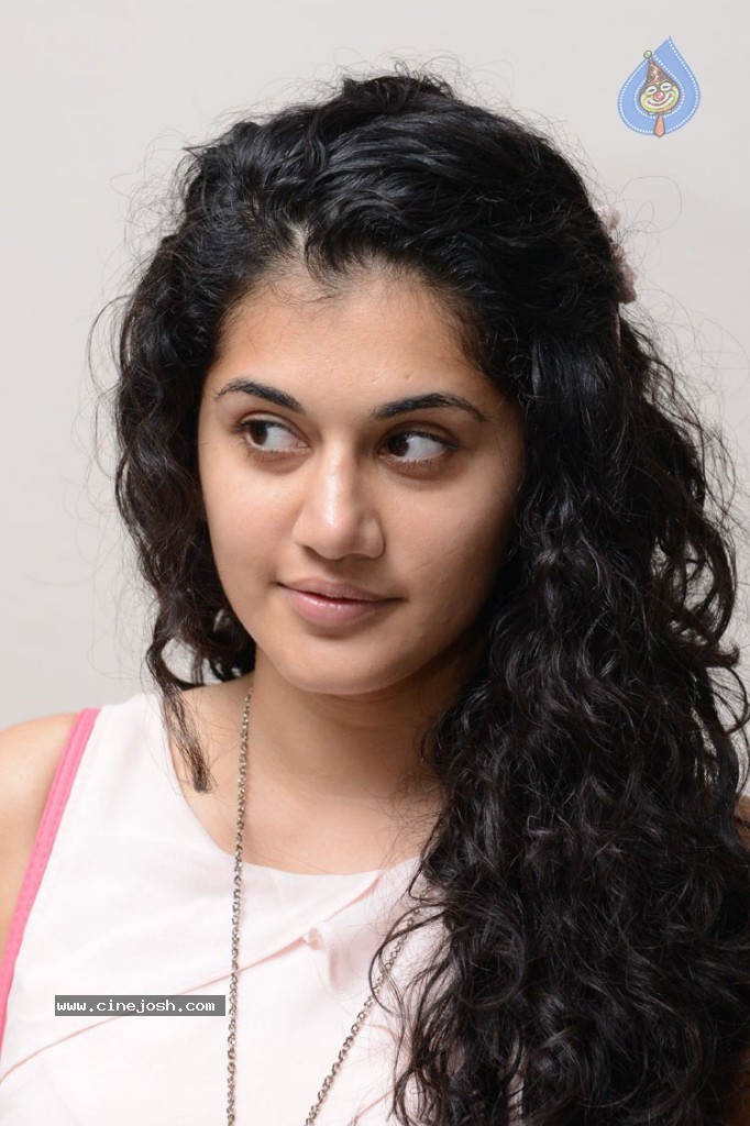 Tapsee Latest Pics - 18 / 29 photos