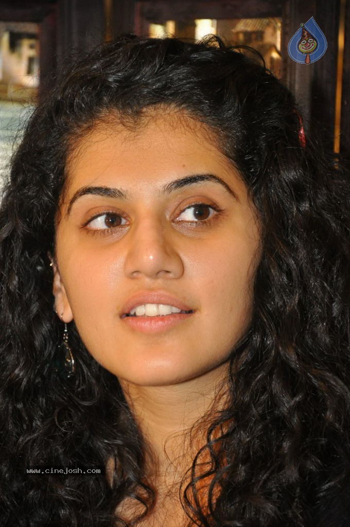 Tapsee Latest Stills - 6 / 72 photos