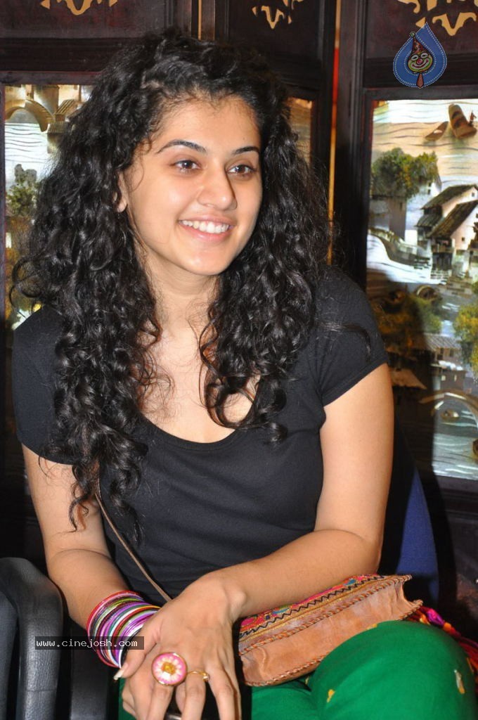 Tapsee Latest Stills - 10 / 72 photos