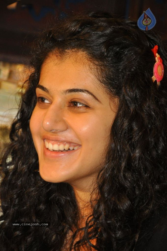 Tapsee Latest Stills - 17 / 72 photos