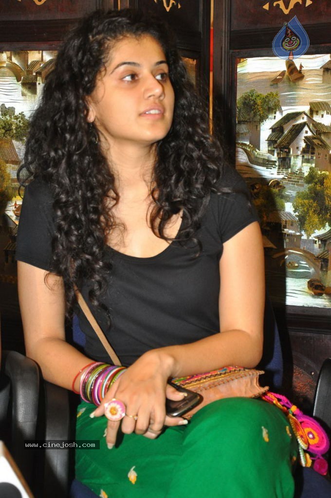 Tapsee Latest Stills - 19 / 72 photos