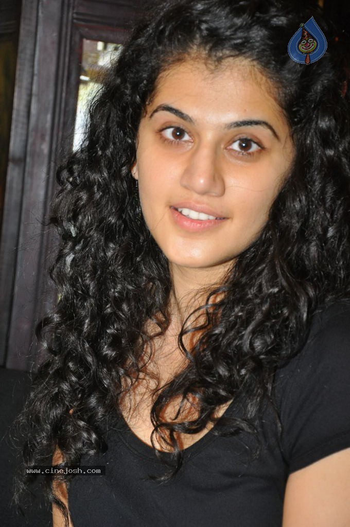 Tapsee Latest Stills - 31 / 72 photos