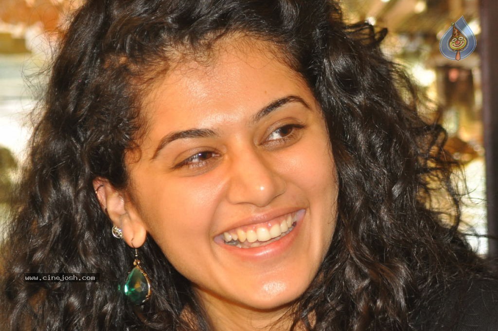 Tapsee Latest Stills - 33 / 72 photos