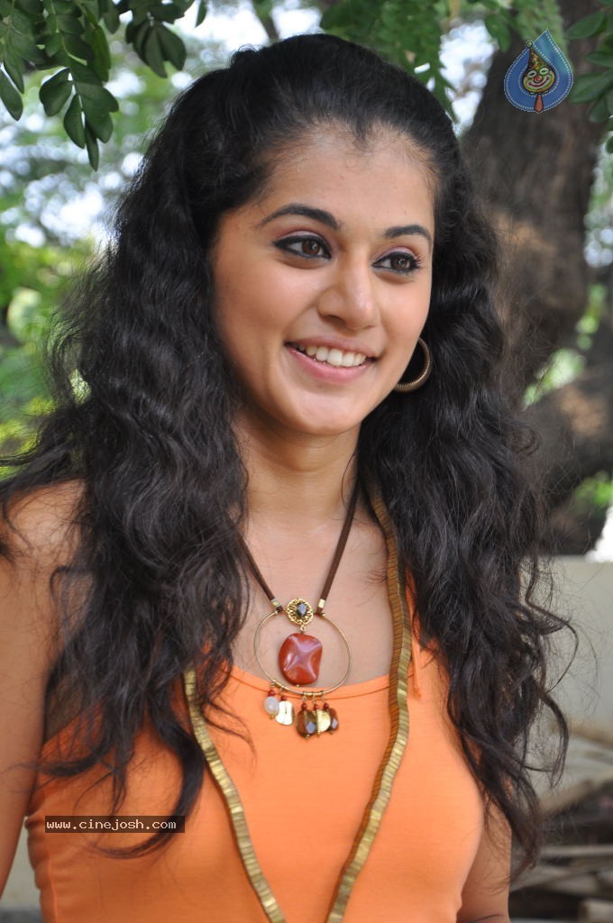 Tapsee Latest Stills - 20 / 52 photos