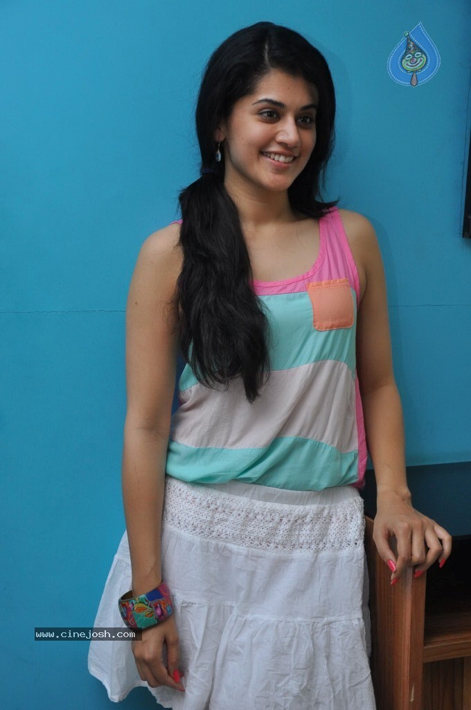 Tapsee New Photos - 27 / 55 photos