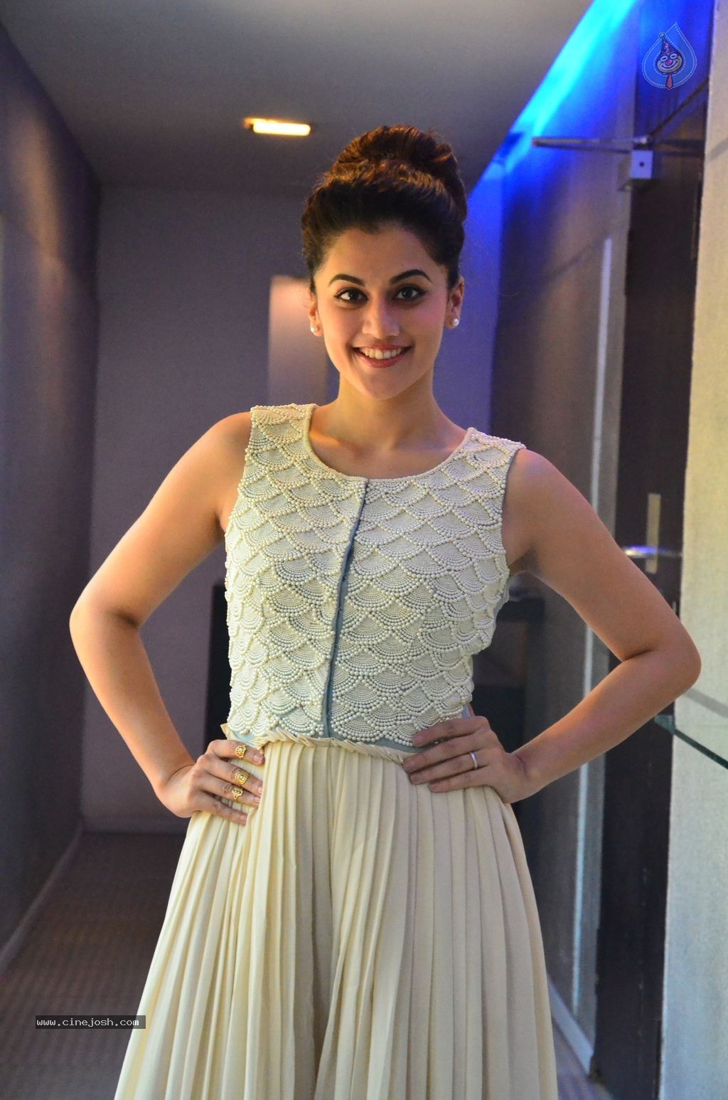 Tapsee New Photos - 5 / 27 photos