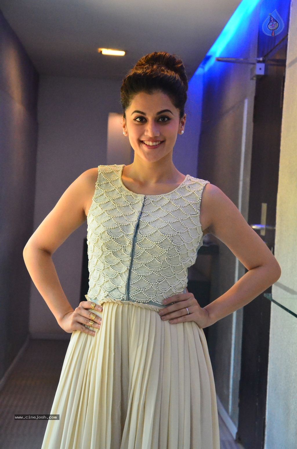 Tapsee New Photos - 11 / 27 photos