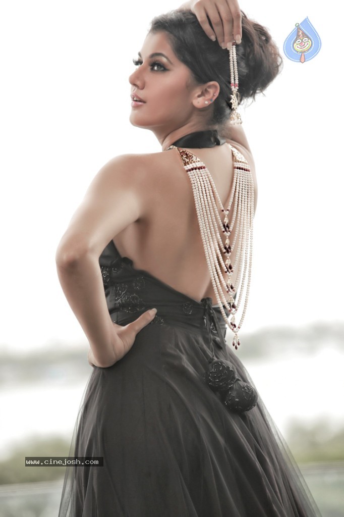 Tapsee New Pix - 5 / 6 photos