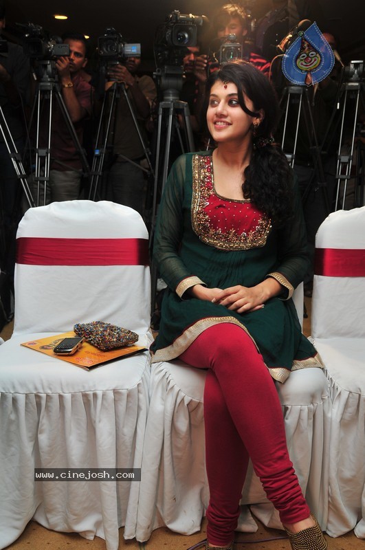 Tapsee New Stills - 16 / 41 photos