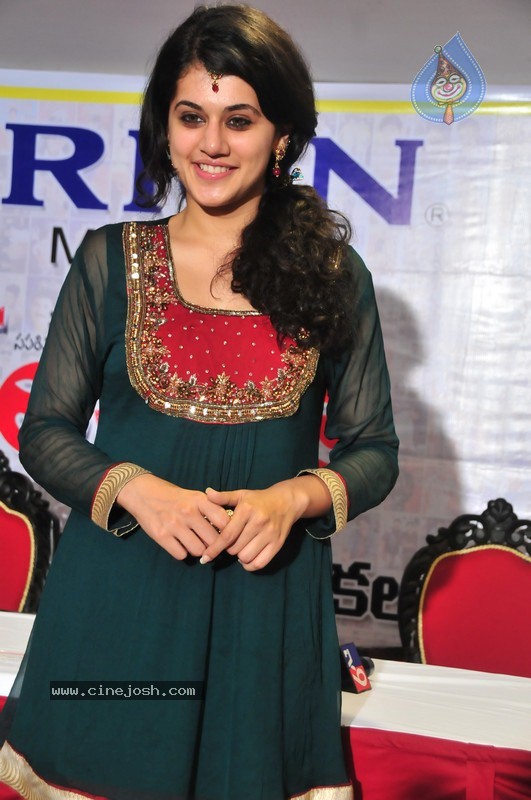 Tapsee New Stills - 33 / 41 photos