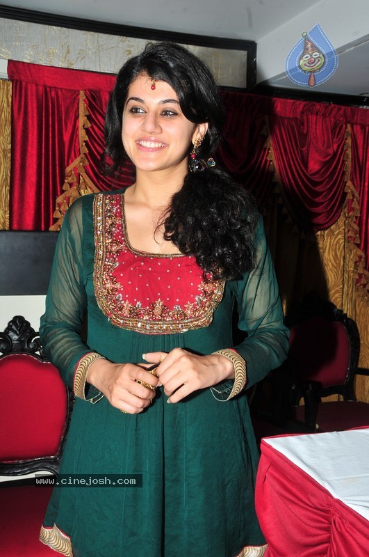 Tapsee New Stills - 37 / 41 photos