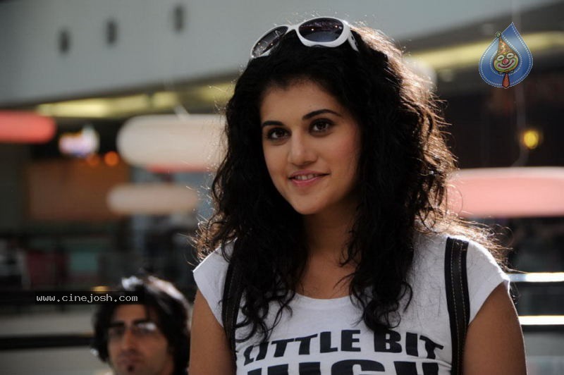 Tapsee New Stills - 19 / 23 photos