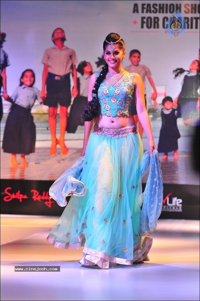 Tapsee Ramp Walk Photos - 1 / 31 photos