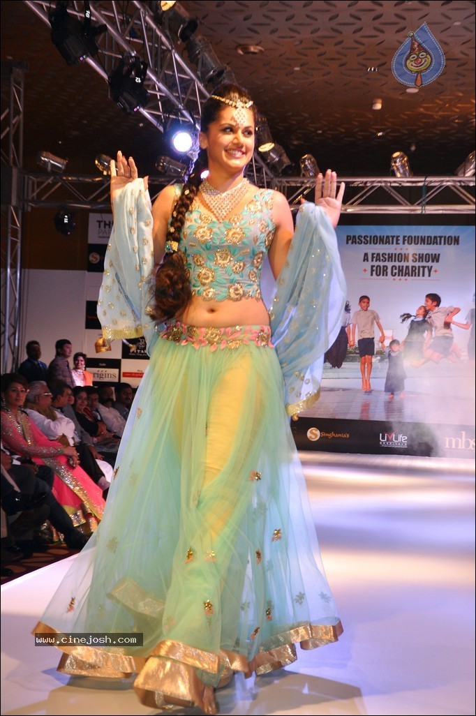 Tapsee Ramp Walk Photos - 20 / 31 photos