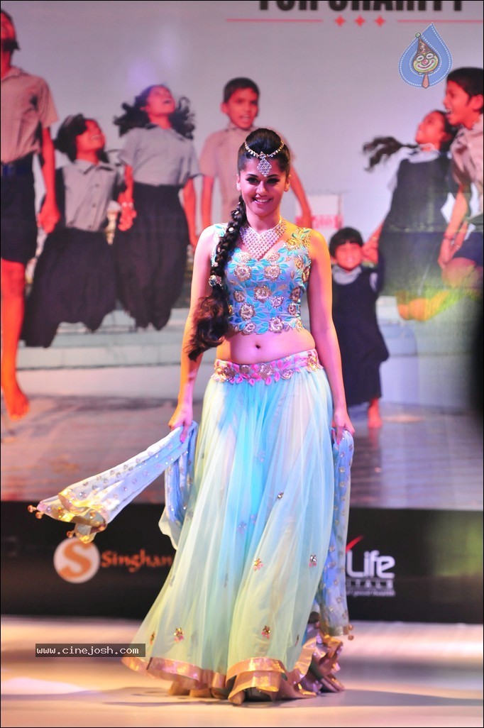 Tapsee Ramp Walk Photos - 31 / 31 photos