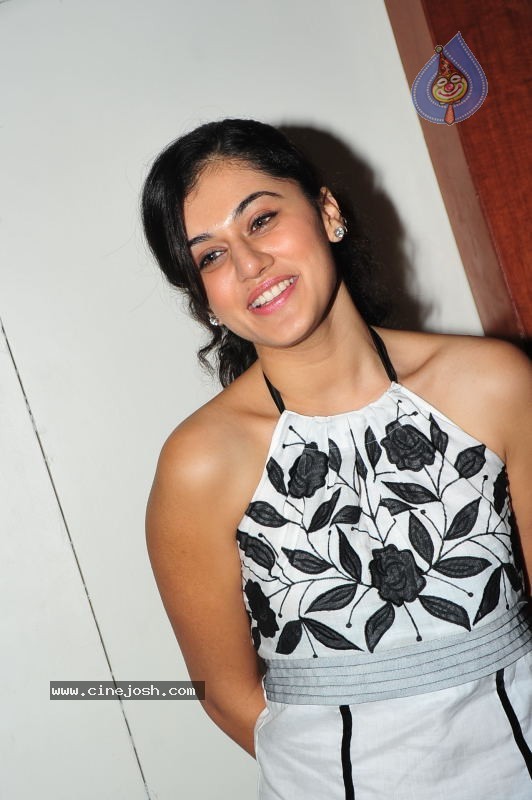 Tapsee Stills - 46 / 52 photos