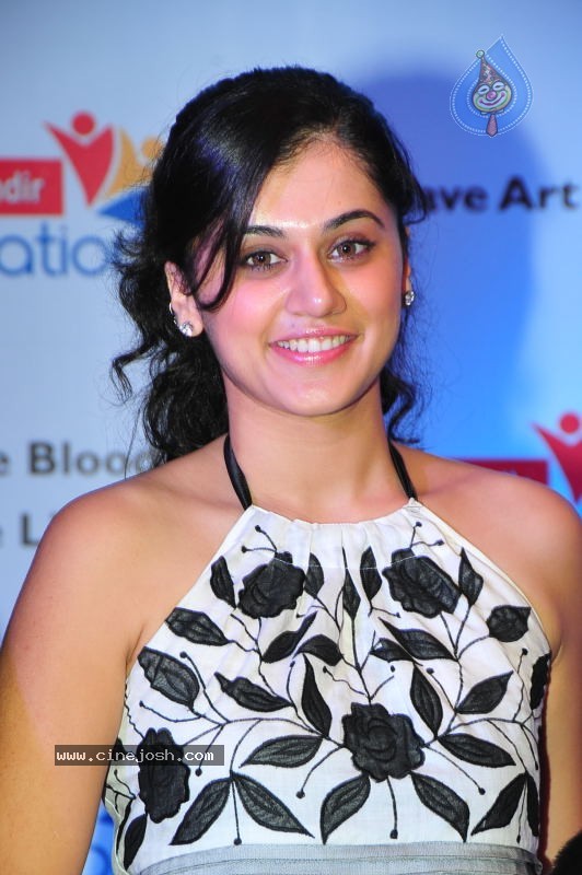 Tapsee Stills - 52 / 52 photos