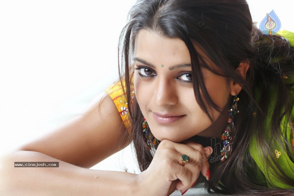 Tashu Kaushik Cute Stills - 38 / 152 photos