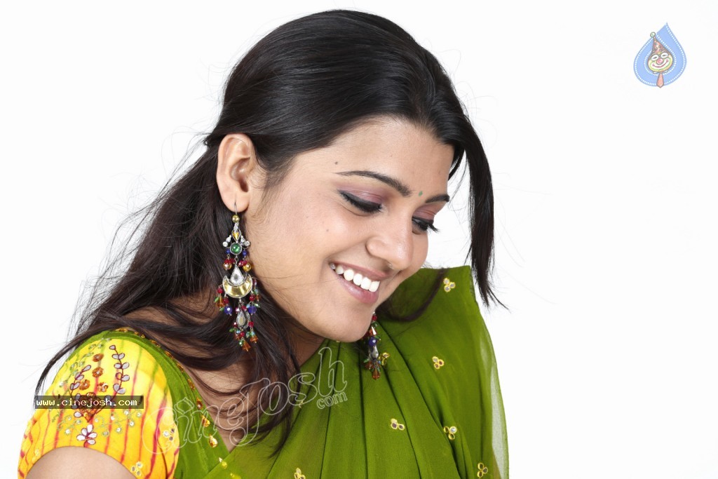 Tashu Kaushik Cute Stills - 100 / 152 photos