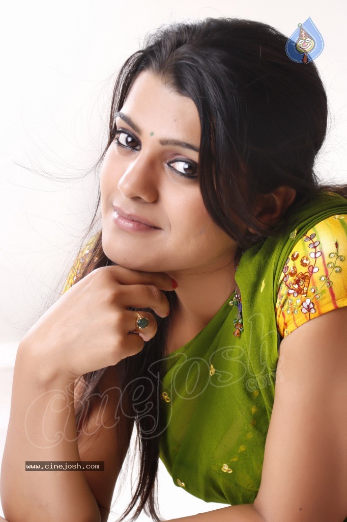Tashu Kaushik Cute Stills - 112 / 152 photos