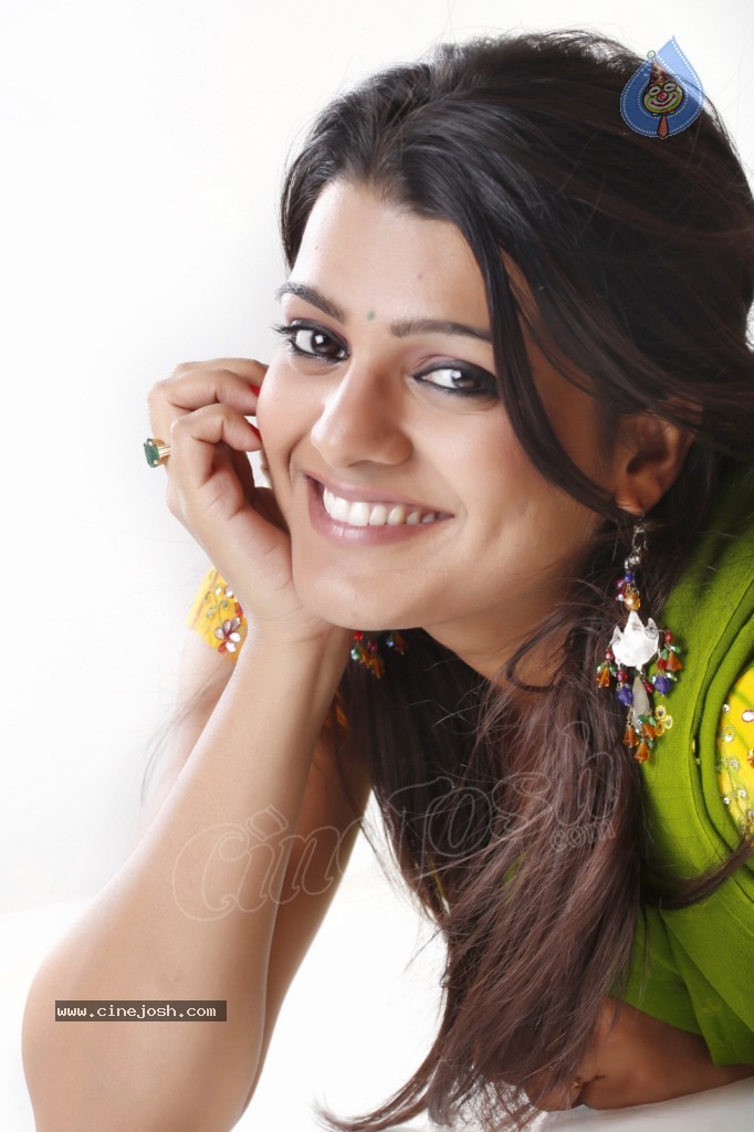 Tashu Kaushik Cute Stills - 127 / 152 photos