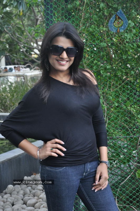 Tashu Kaushik Latest Photos - 15 / 76 photos