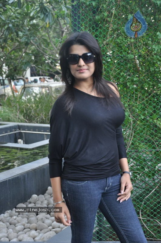 Tashu Kaushik Latest Photos - 21 / 76 photos