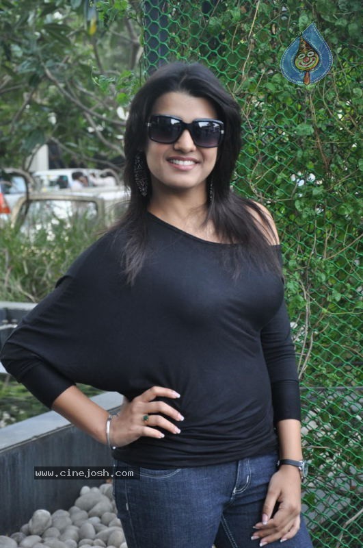 Tashu Kaushik Latest Photos - 23 / 76 photos