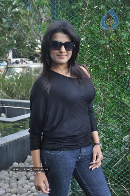 Tashu Kaushik Latest Photos - 29 / 76 photos