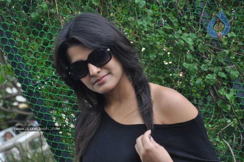 Tashu Kaushik Latest Photos - 36 / 76 photos