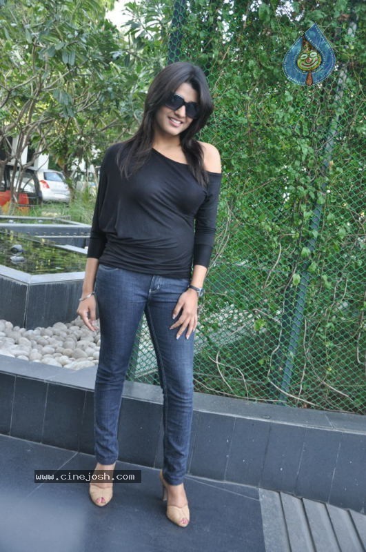 Tashu Kaushik Latest Photos - 41 / 76 photos