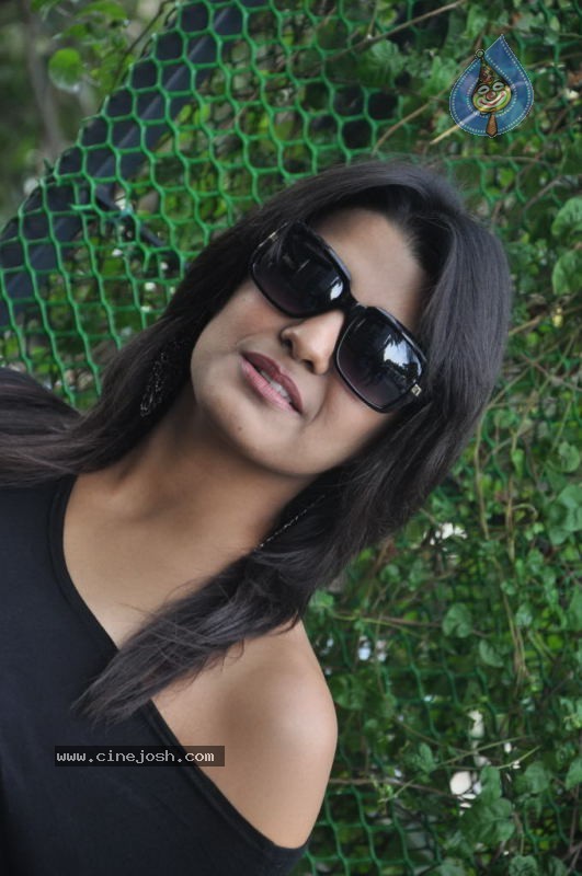 Tashu Kaushik Latest Photos - 42 / 76 photos