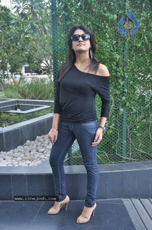 Tashu Kaushik Latest Photos - 50 / 76 photos