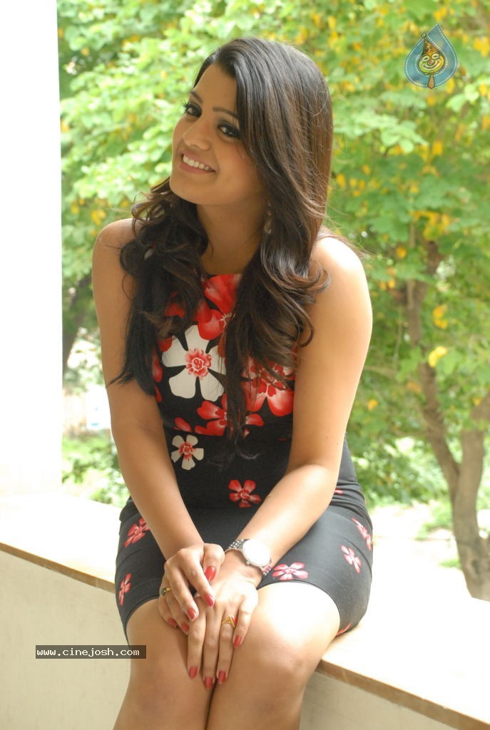 Tashu Kaushik Latest Photos - 42 / 65 photos