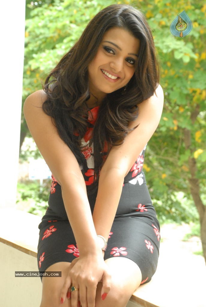 Tashu Kaushik Latest Photos - 60 / 65 photos