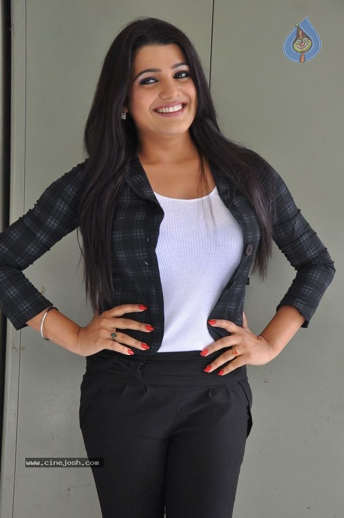 Tashu Kaushik Latest Pics - 25 / 150 photos