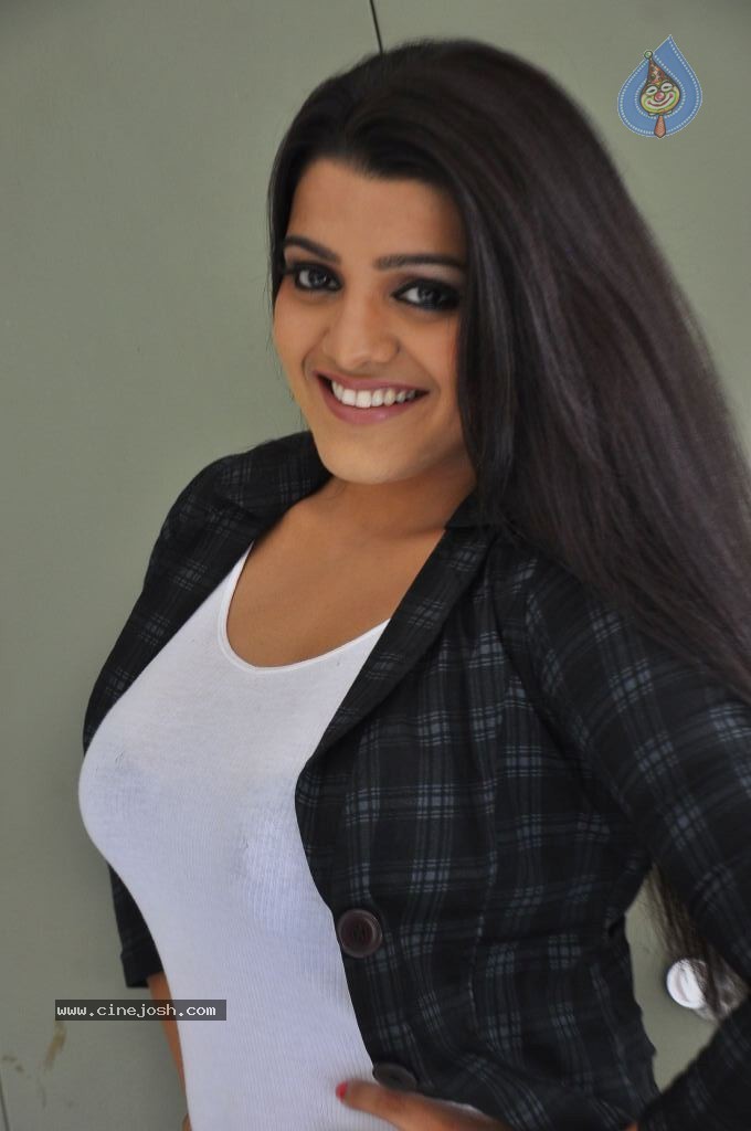 Tashu Kaushik Latest Pics - 110 / 150 photos