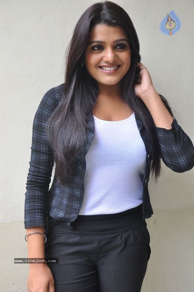 Tashu Kaushik Latest Pics - 143 / 150 photos