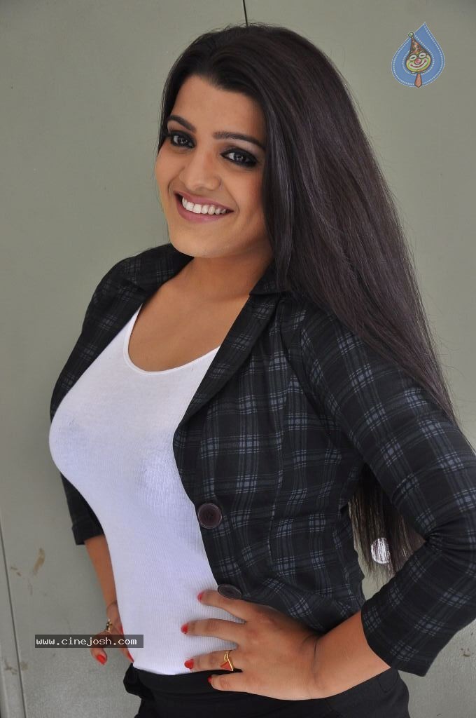 Tashu Kaushik Latest Pics - 146 / 150 photos