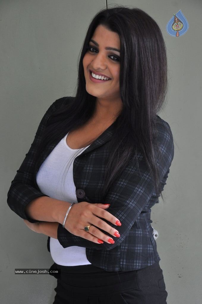 Tashu Kaushik Latest Pics - 147 / 150 photos