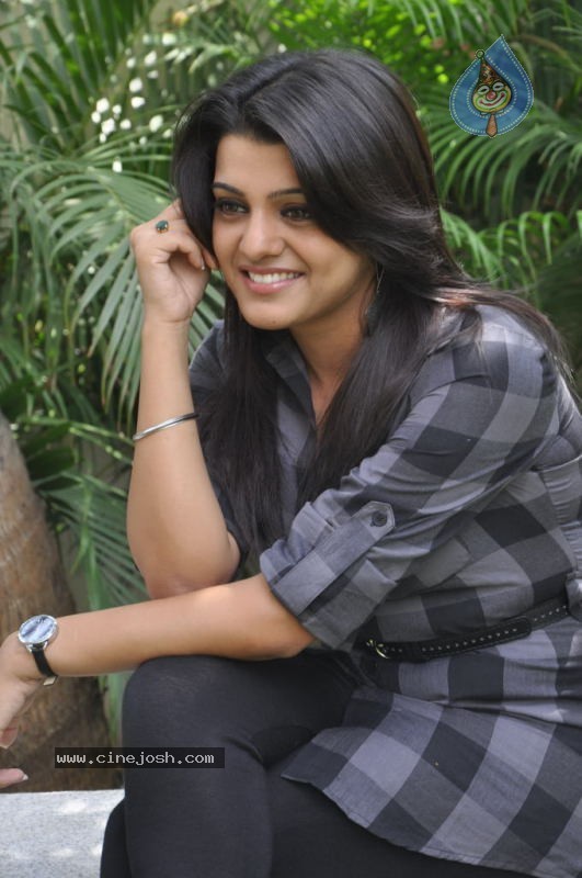 Tashu Kaushik Latest Stills - 53 / 128 photos