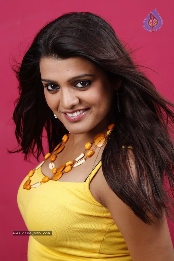 Tashu Kaushik New Hot Gallery - 8 / 132 photos