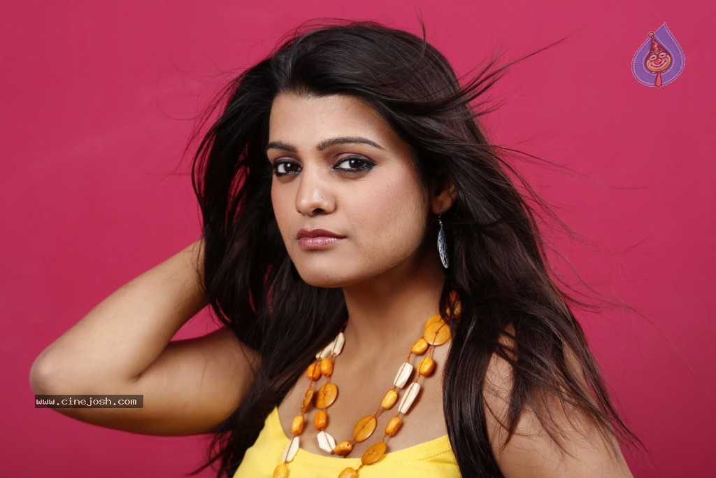 Tashu Kaushik New Hot Gallery - 19 / 132 photos