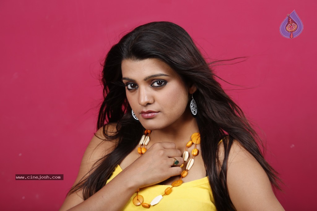 Tashu Kaushik New Hot Gallery - 34 / 132 photos