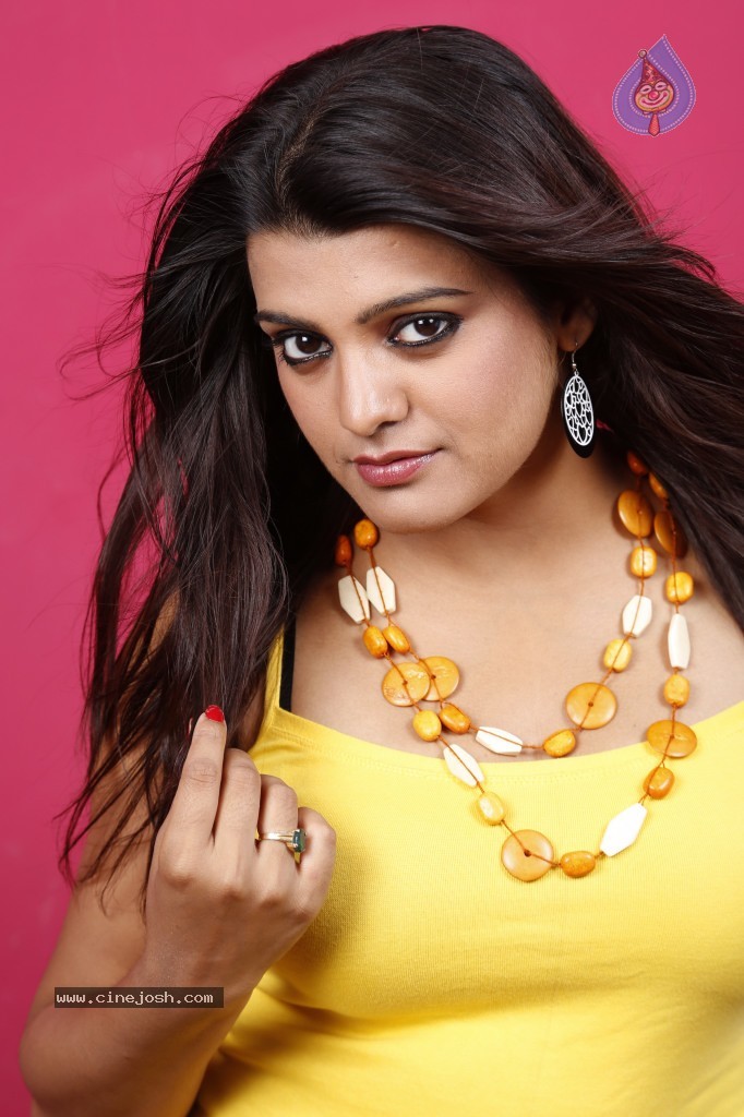 Tashu Kaushik New Hot Gallery - 49 / 132 photos