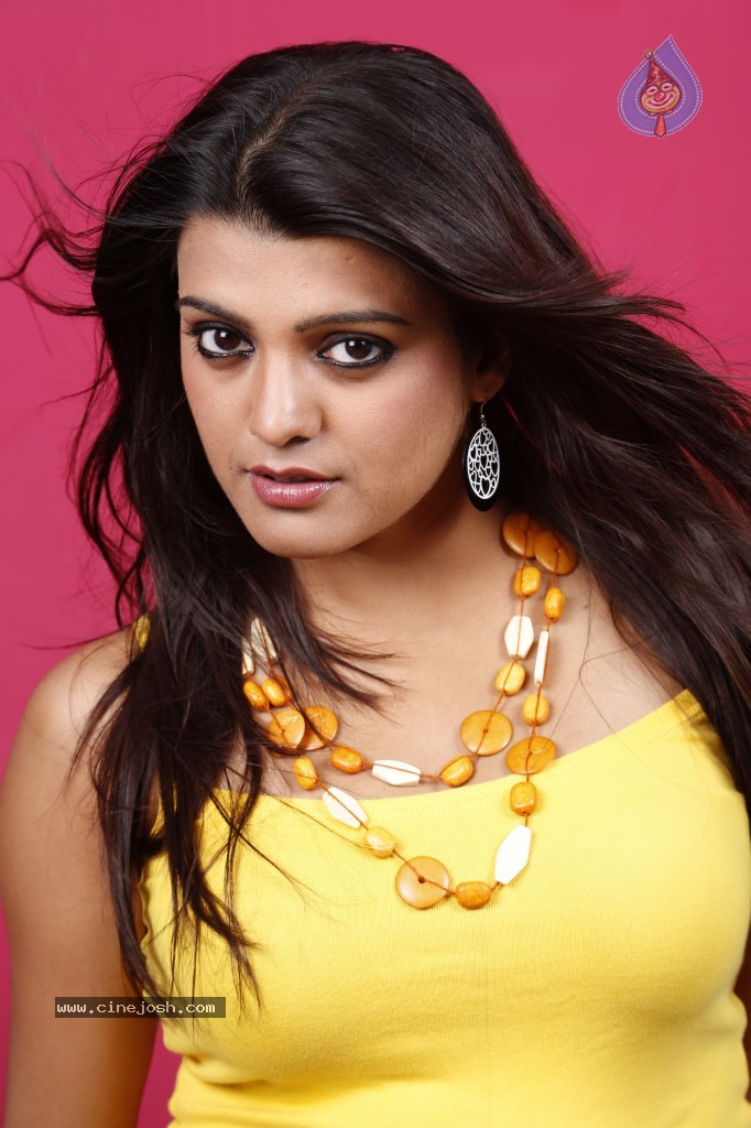 Tashu Kaushik New Hot Gallery - 70 / 132 photos