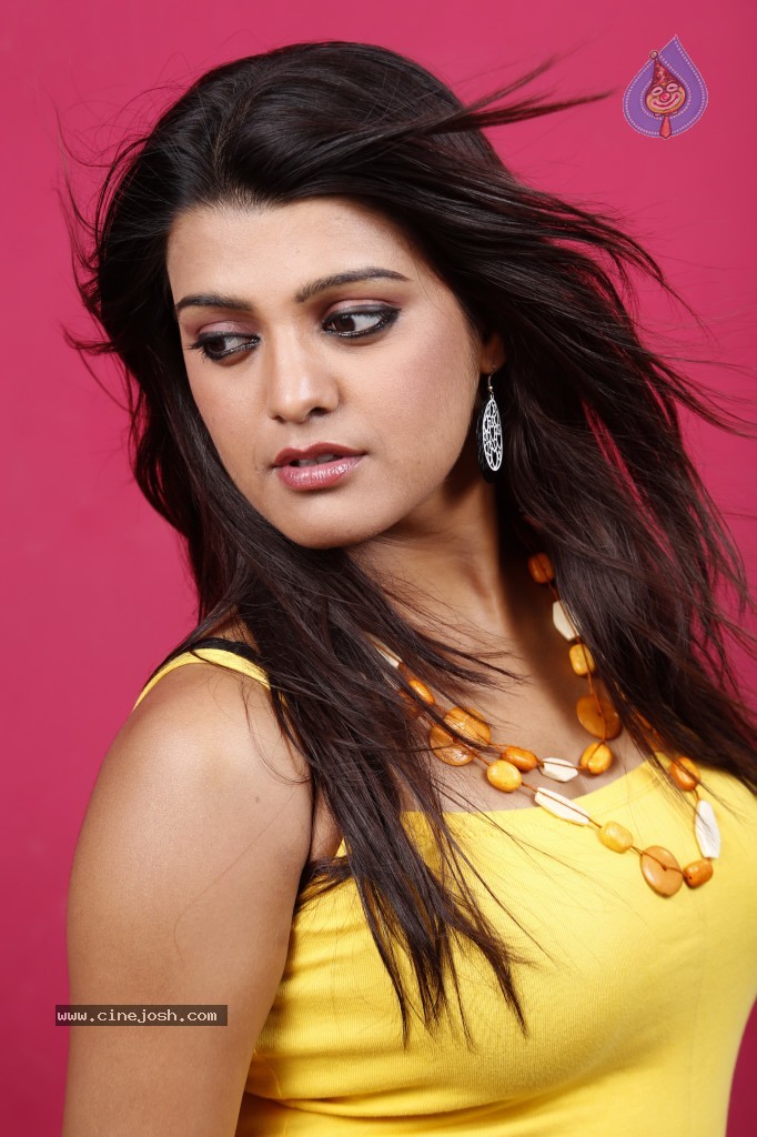 Tashu Kaushik New Hot Gallery - 78 / 132 photos