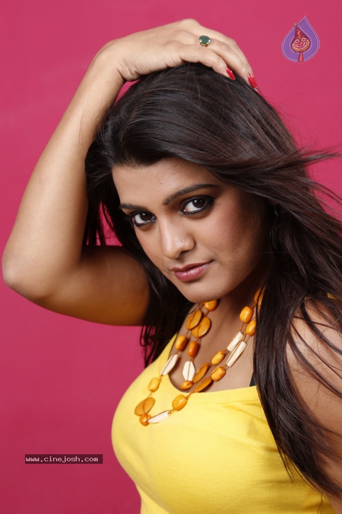 Tashu Kaushik New Hot Gallery - 83 / 132 photos