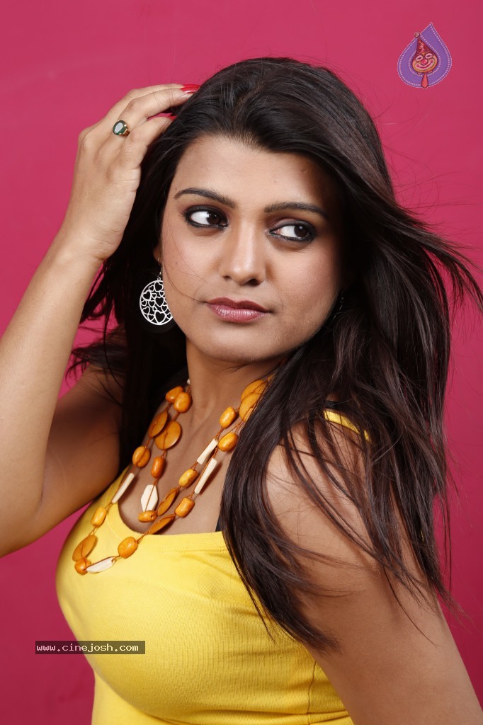 Tashu Kaushik New Hot Gallery - 85 / 132 photos