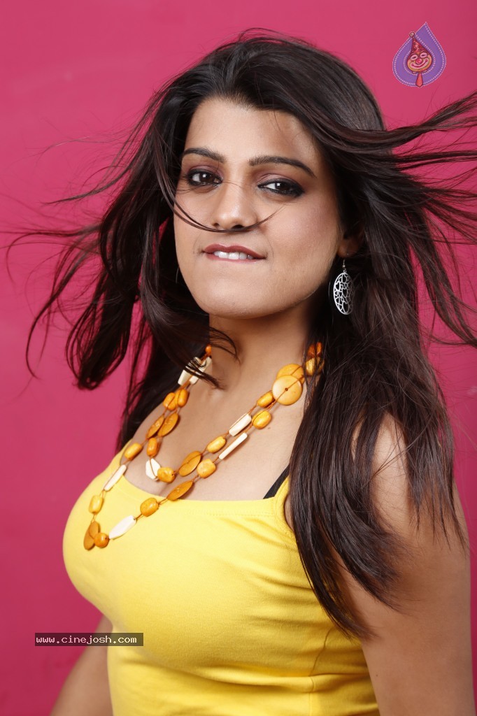 Tashu Kaushik New Hot Gallery - 87 / 132 photos